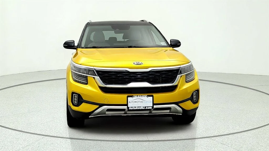 Used 2021 Starbright Yellow Kia SX DCT AWD image 2