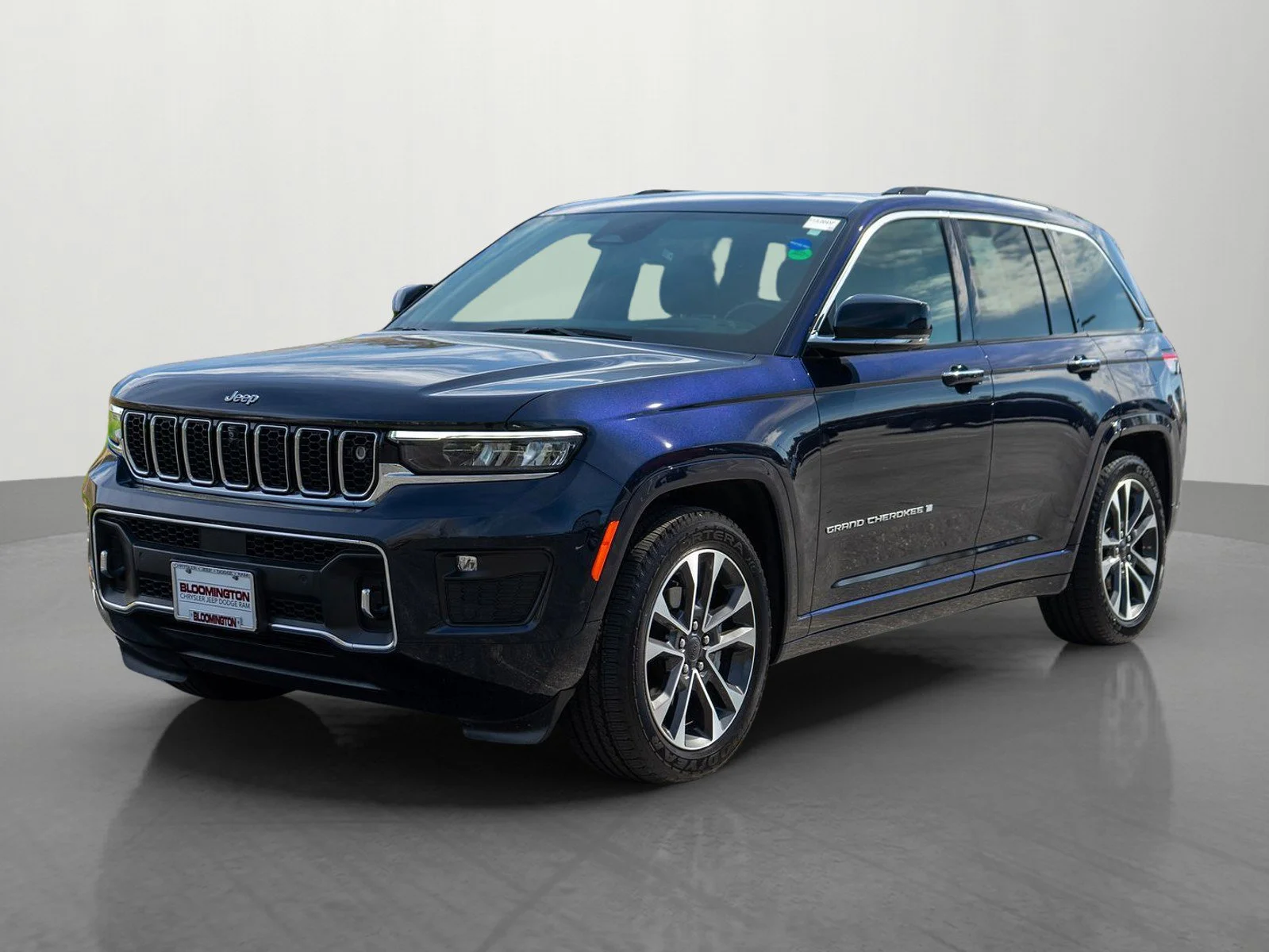 Used 2023 Midnight Sky Jeep Overland image 3