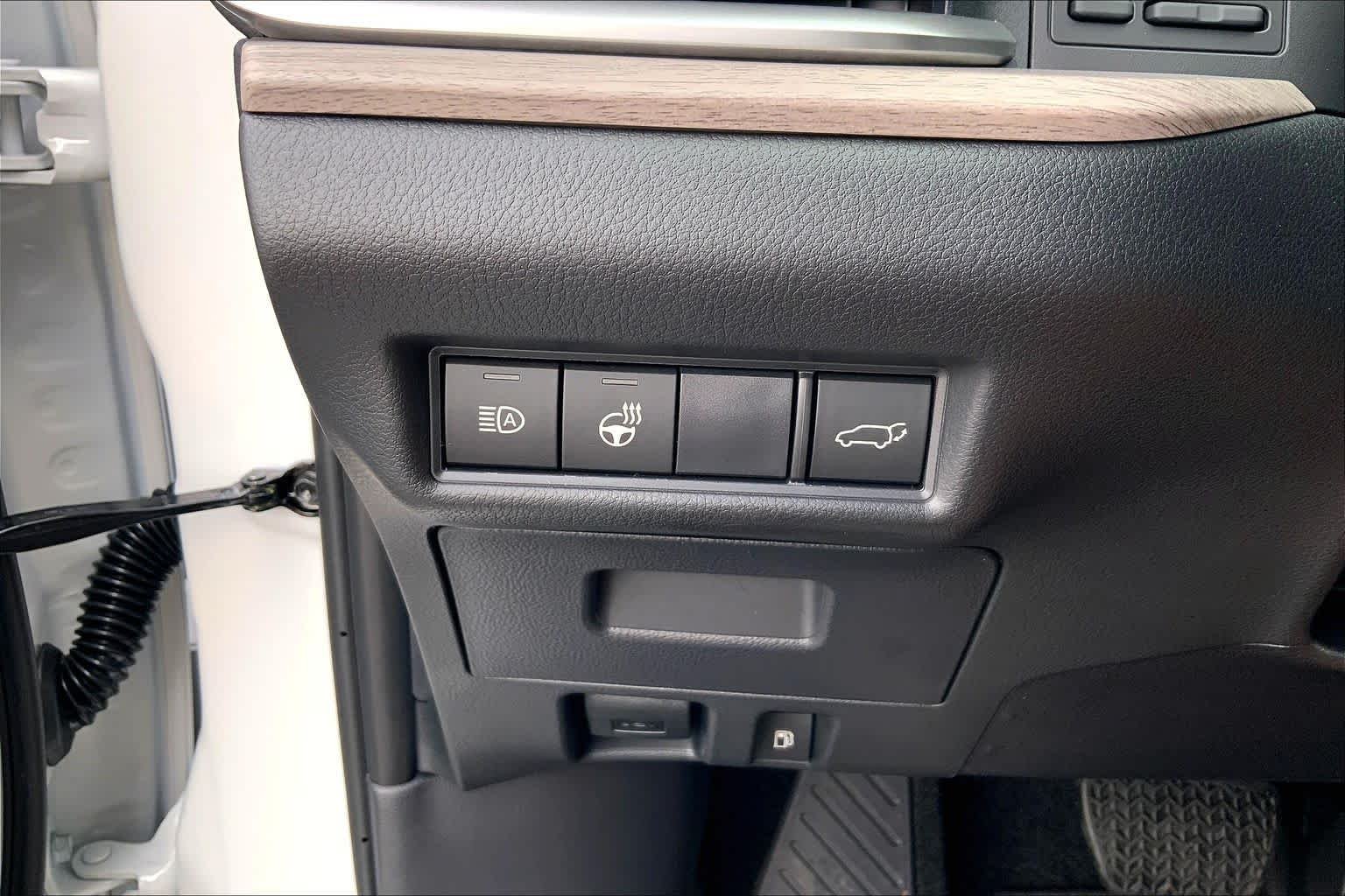 New 2026 Wind Chill Pearl Toyota Platinum image 20