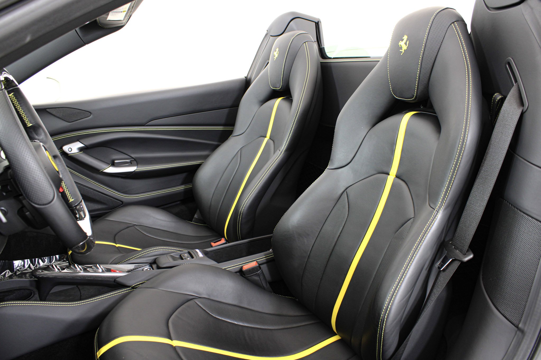 Used 2022 White Ferrari  image 41