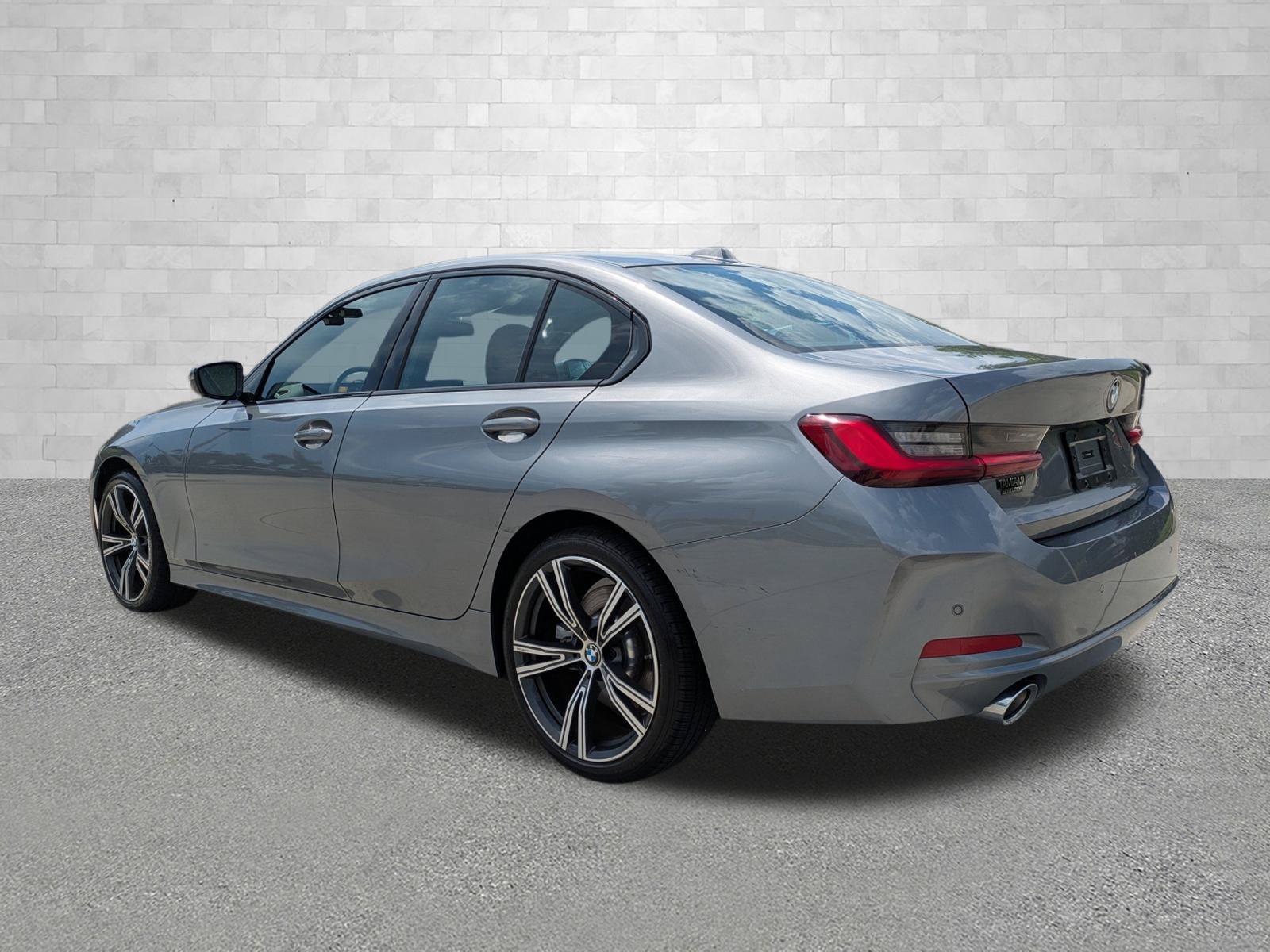 2023 BMW 3 Series 330i - Photo 4