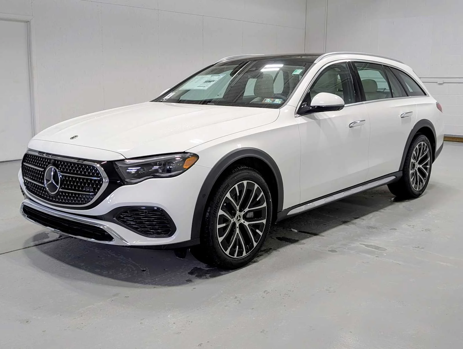 2026 Mercedes-Benz E-Class E450 4MATIC All-Terrain's photo
