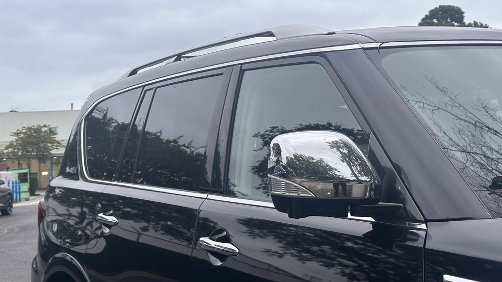 Used 2019 Black Obsidian INFINITI LUXE image 3