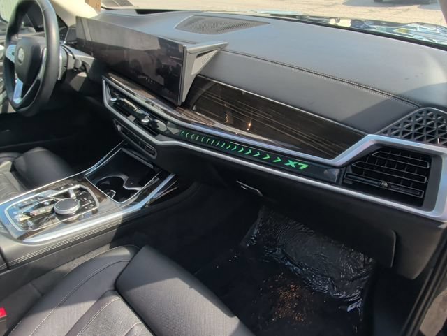 2025 BMW X7 40i - Photo 32