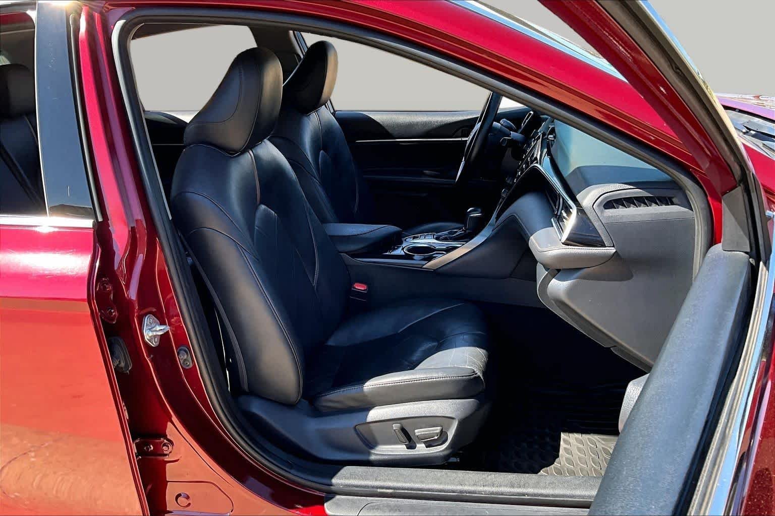 Used 2018 Ruby Flare Pearl Toyota XLE image 8