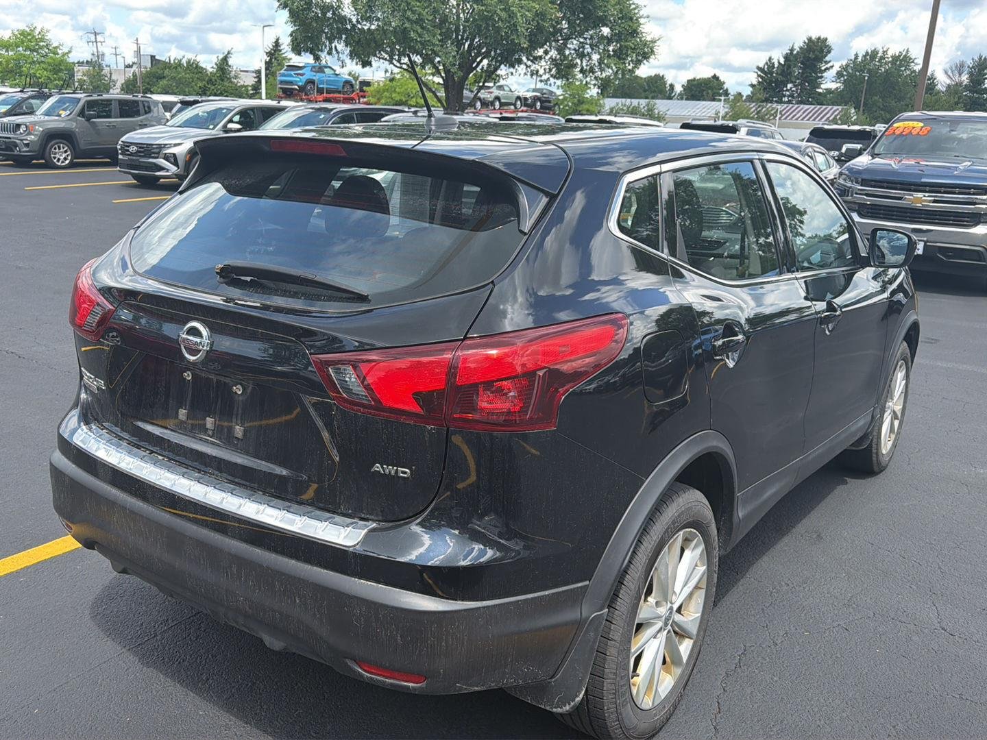Used 2018 Magnetic Black Nissan S image 6