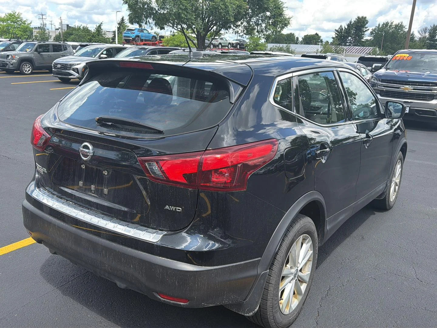 Used 2018 Magnetic Black Nissan S image 6