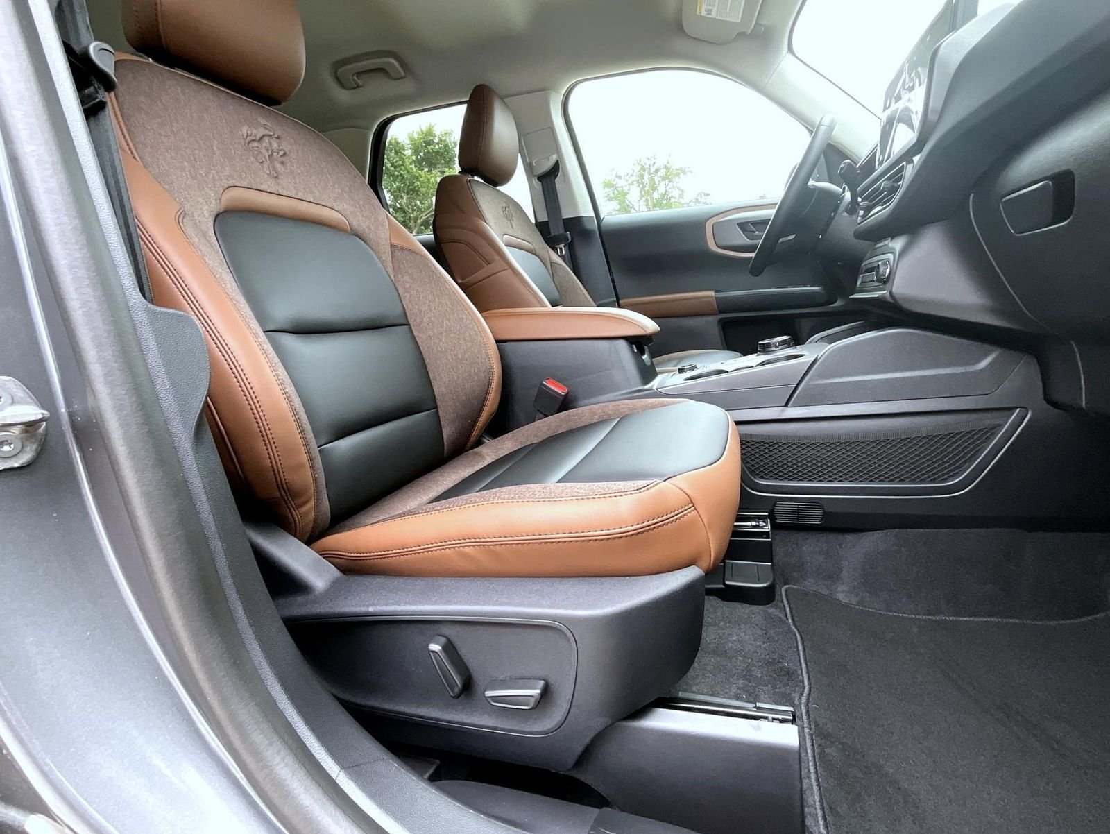 New 2026 Carbonized Gray Metallic Ford Outer Banks image 19