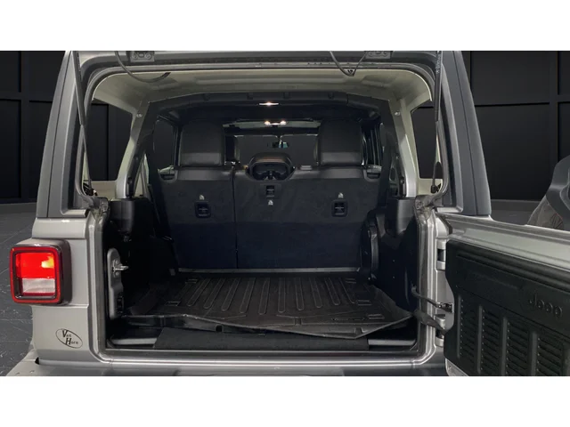 Used 2020 Billet Silver Metallic Jeep Unlimited Sahara image 25
