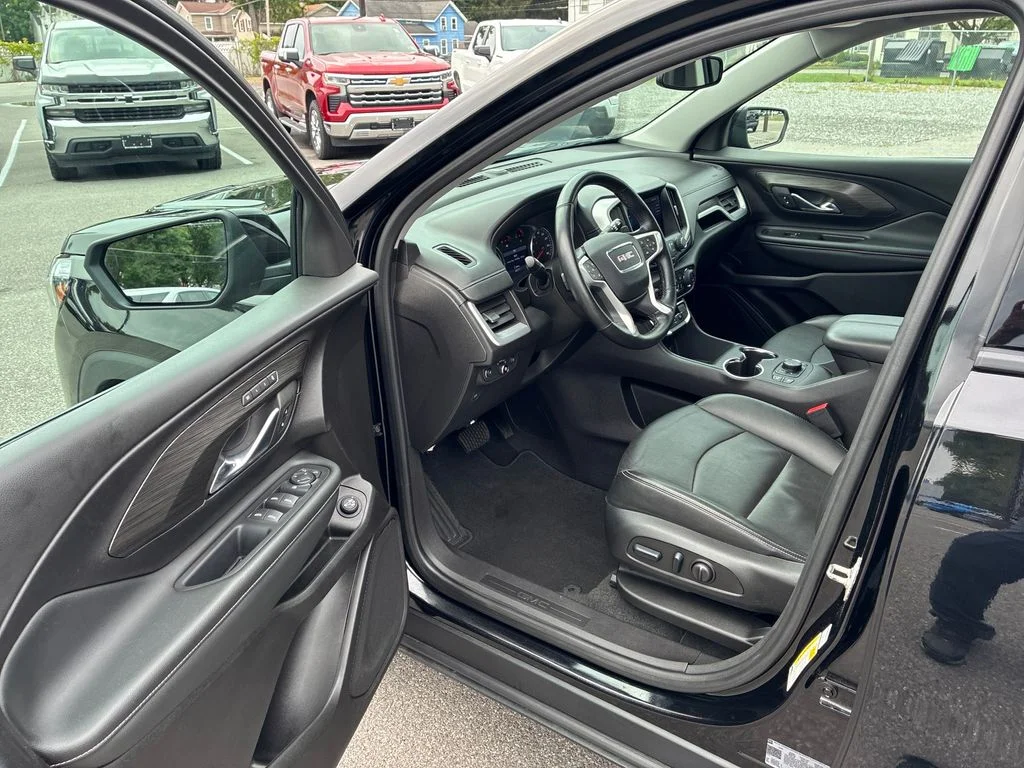 Used 2024 Black GMC SLT image 21