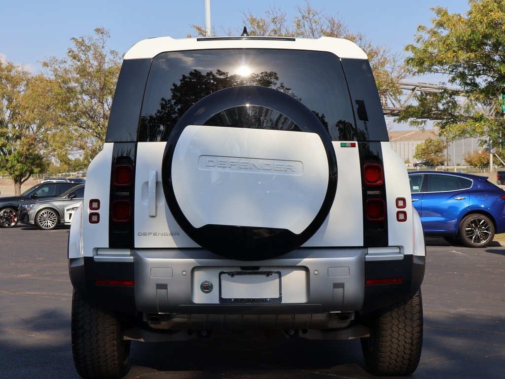2024 Land Rover Defender 110 S photo 3