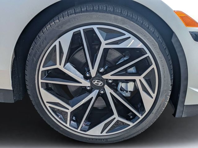 Used 2023 Gold Hyundai SEL image 11