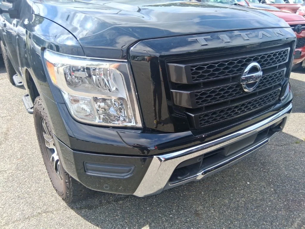 Used 2022 Black Nissan SV image 2