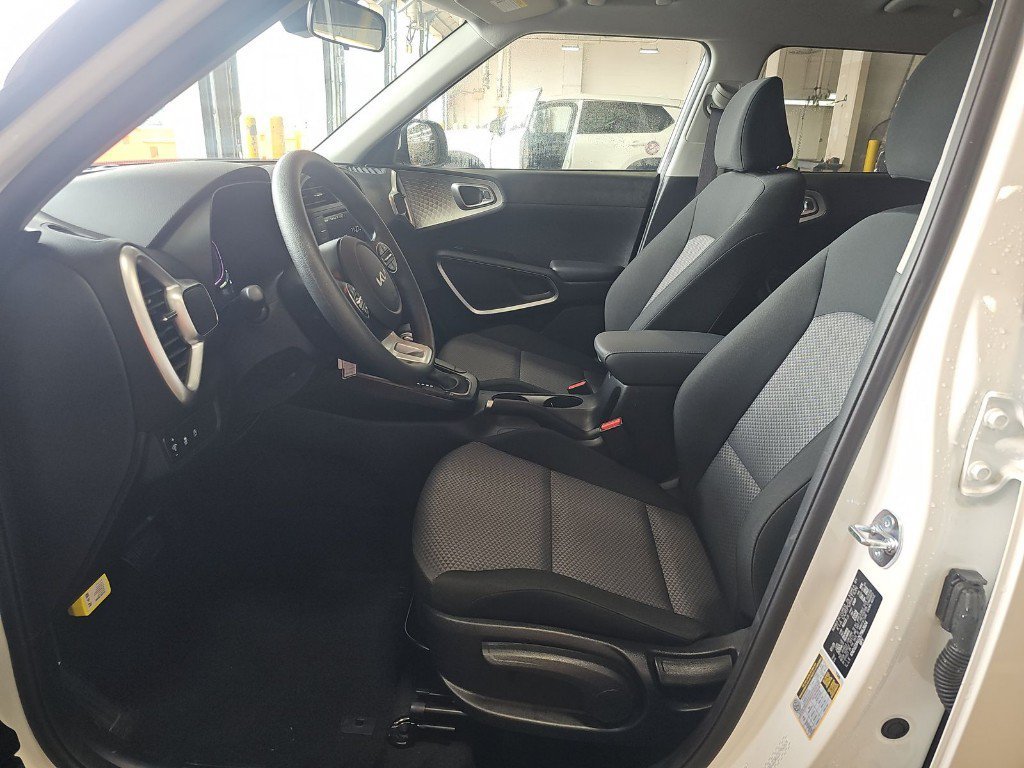 Used 2025 White Kia LX image 9
