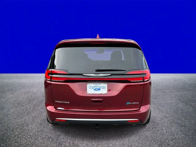 Certified Used 2022 Velvet Chrysler Touring L image 4