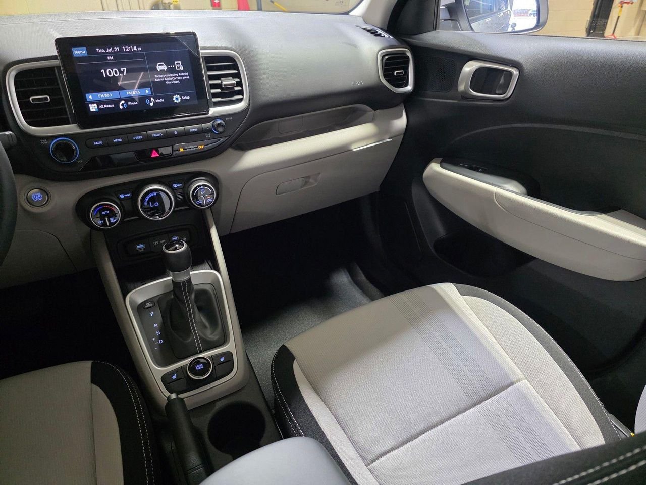 New 2026 Shimmering Silver Hyundai SEL image 17