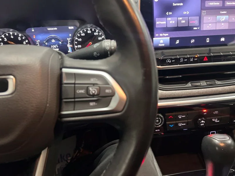 Used 2022 Black Jeep Latitude Lux image 22