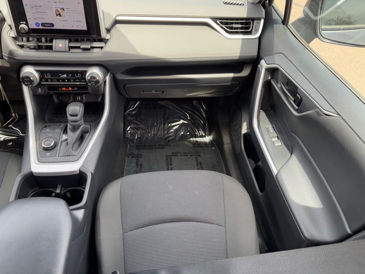 2025 Toyota RAV4 LE - Photo 15