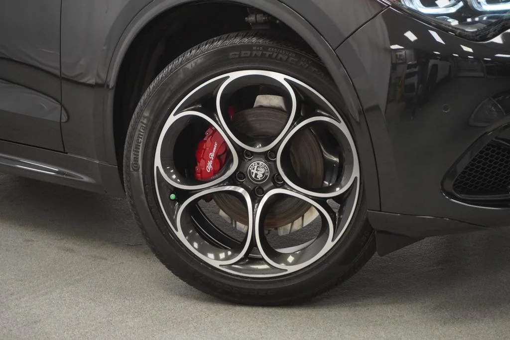 Used 2024 Black Alfa Romeo Veloce image 4