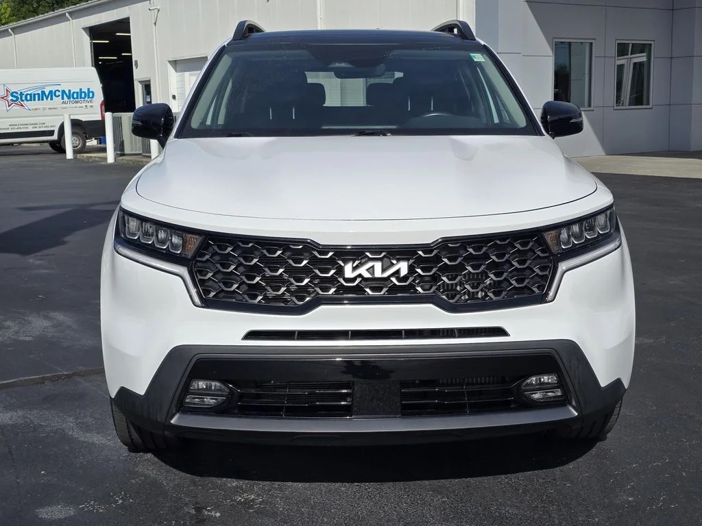 Used 2023 Glacial White Pearl Kia X-Line EX image 2