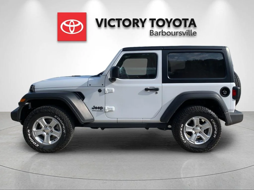 Used 2022 White Jeep Sport S image 2