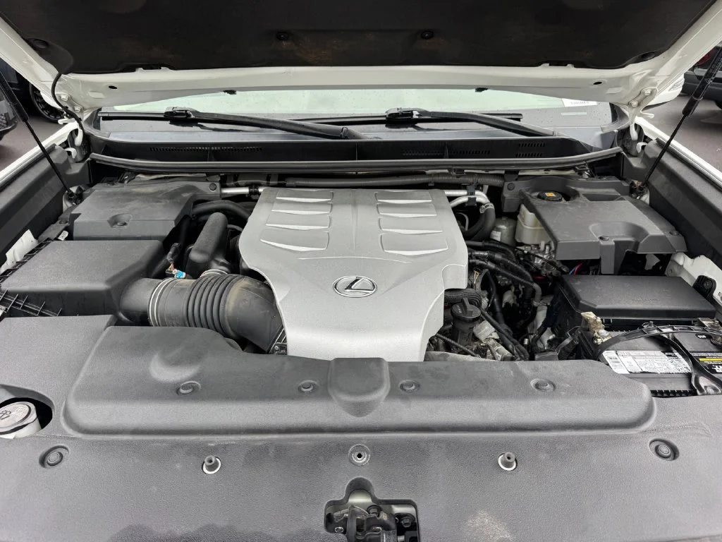 Used 2019 White Lexus 460 image 14