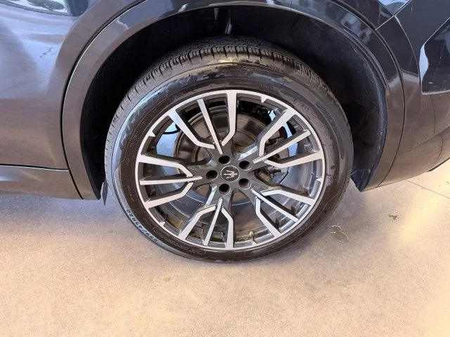 Used 2025 Black Maserati Base image 9