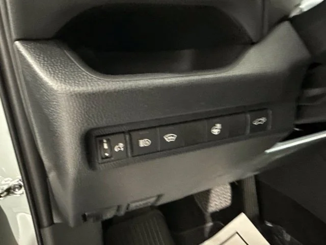 Used 2023  Toyota XLE Premium image 23