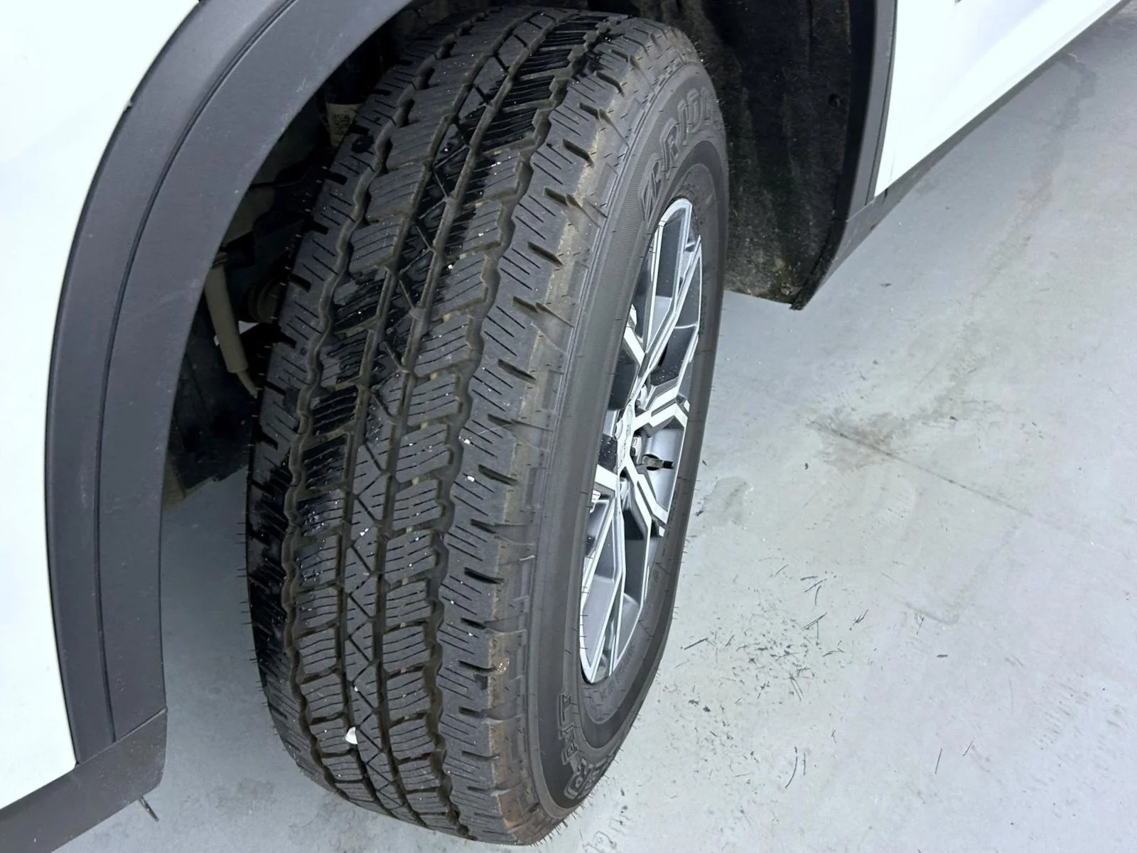Used 2025 White GMC AT4 image 26