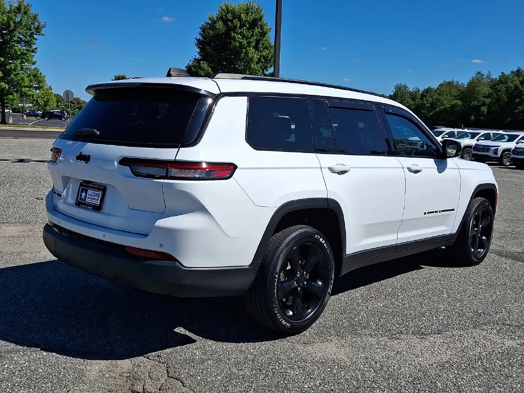 Used 2023 Bright White Clearcoat Jeep Altitude image 12