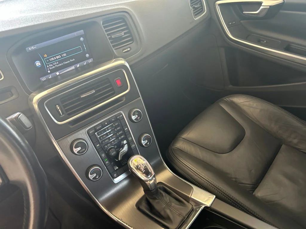 Used 2013  Volvo  image 43