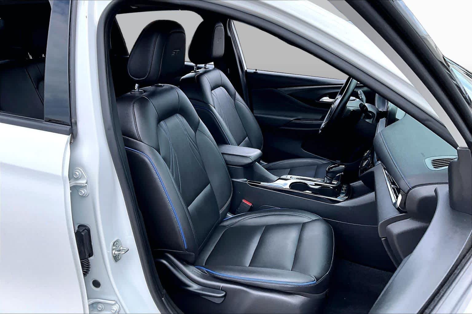 Used 2025 Summit White Buick Sport Touring image 9