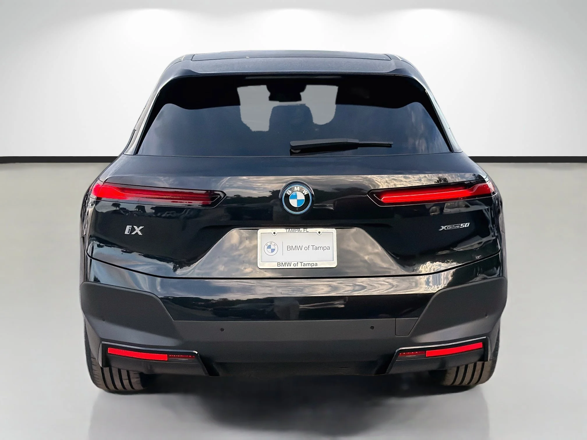Certified Used 2024 Black Sapphire Metallic BMW xDrive50 image 4