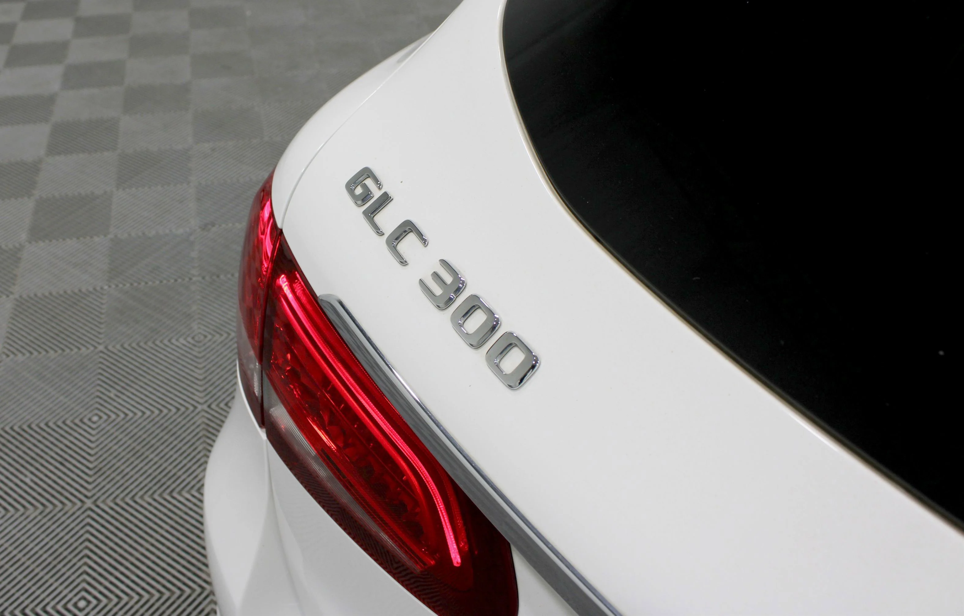 Used 2019 Polar White Mercedes-Benz GLC 300 image 29