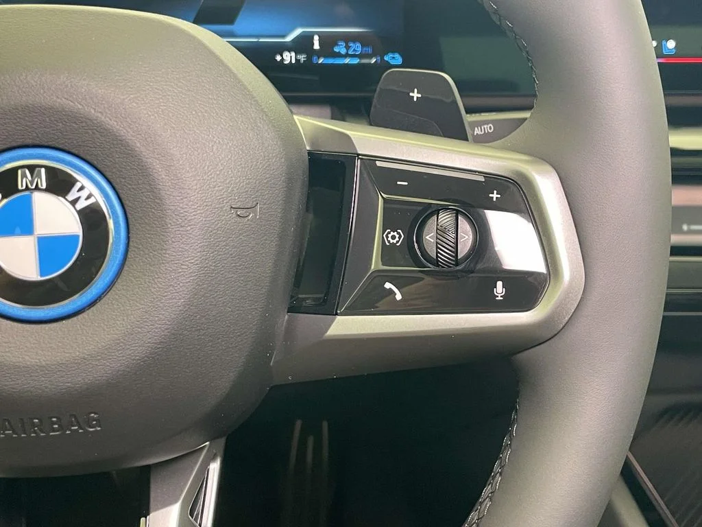 2026 BMW 5 Series 550e - Photo 35