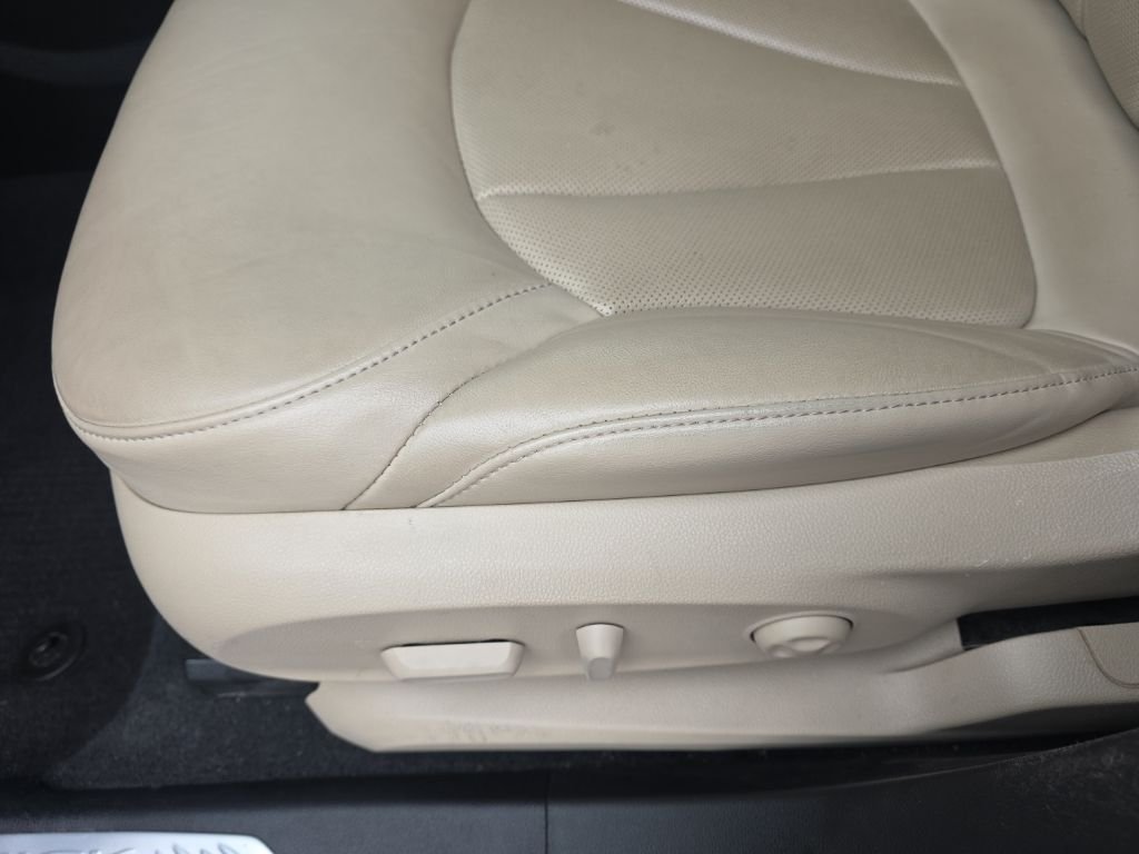 Used 2020 Red Buick Essence image 17