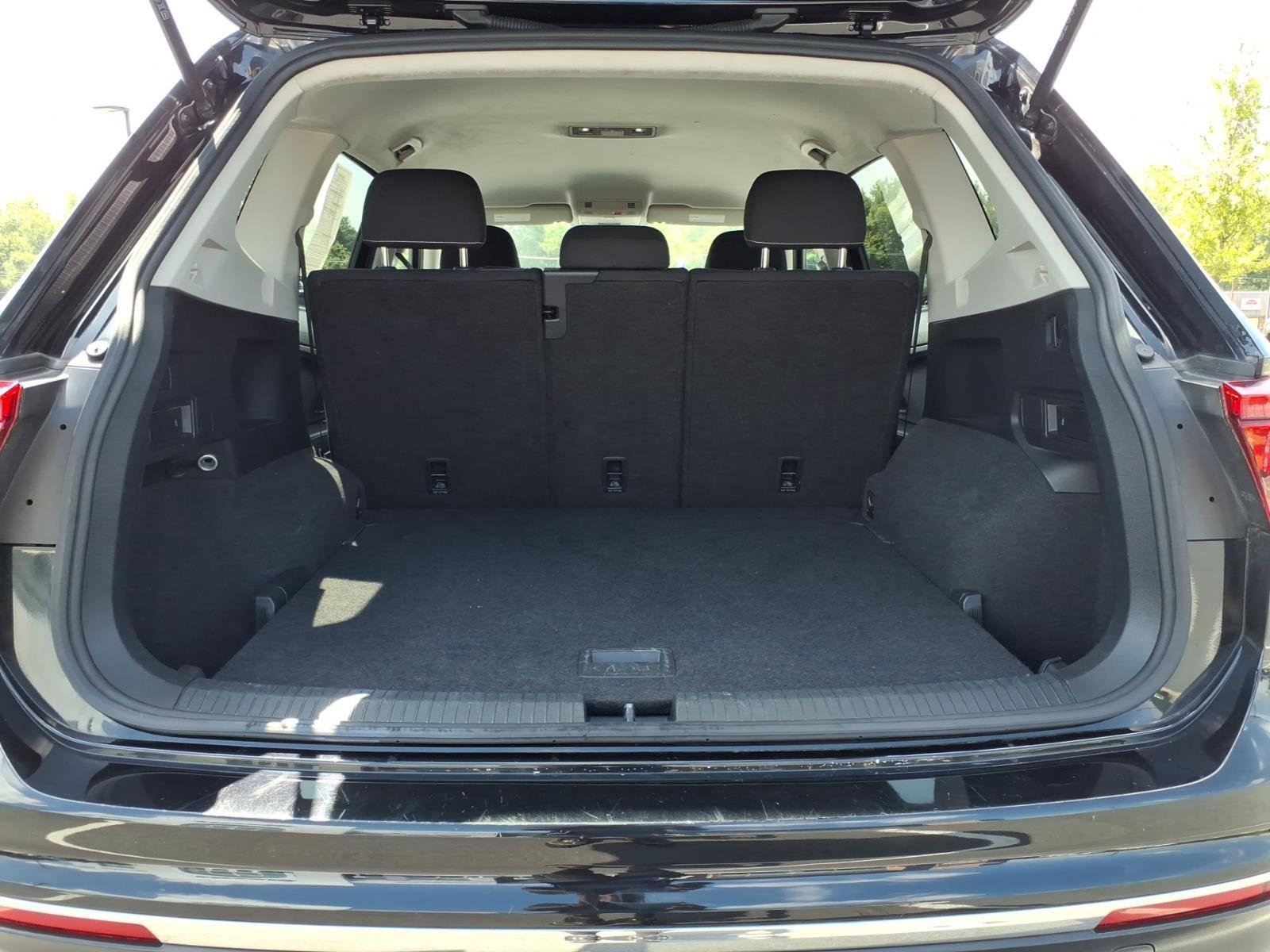 Used 2023  Volkswagen S image 31