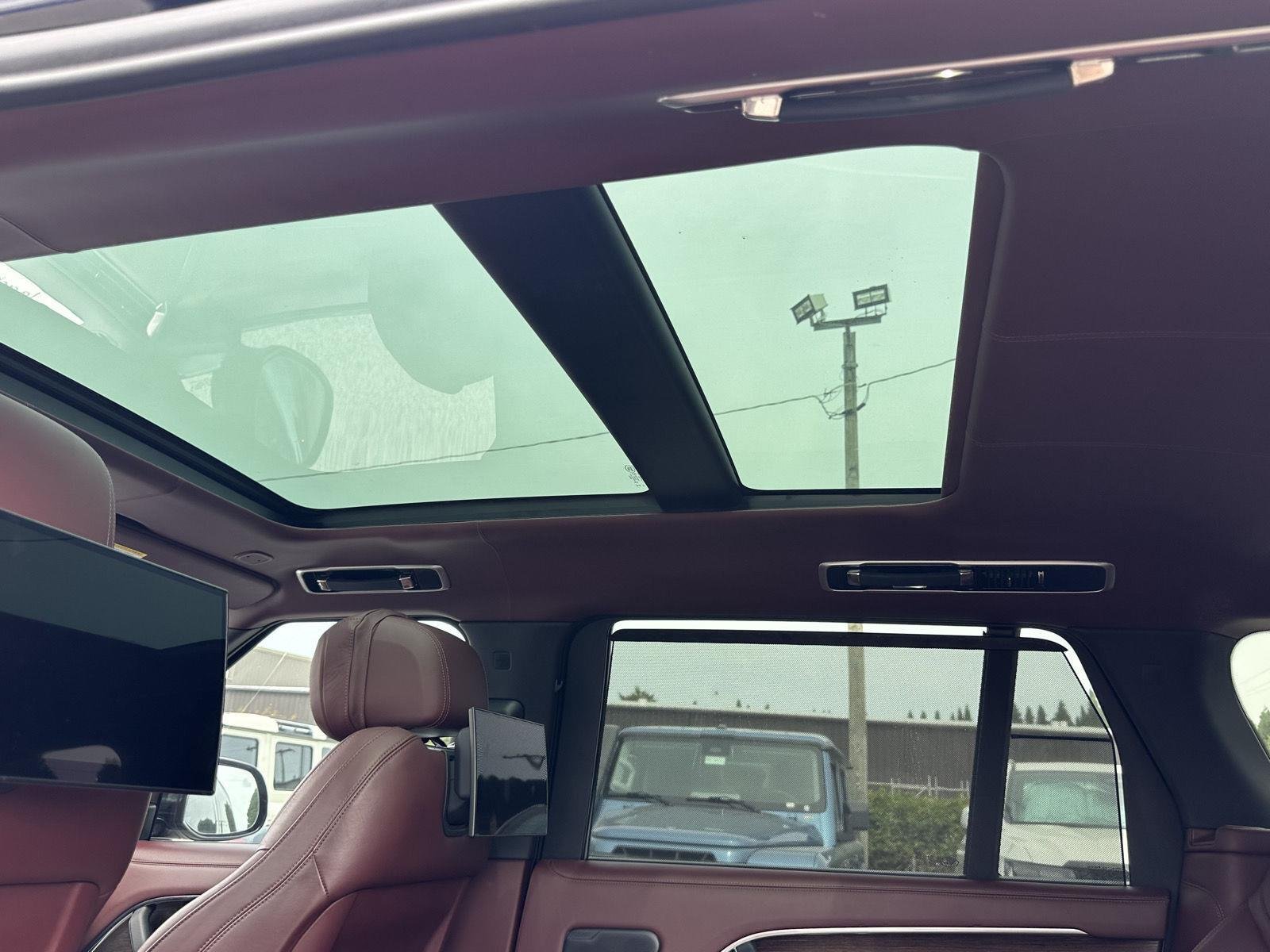 Used 2023 Portofino Blue Metallic Land Rover Autobiography image 27