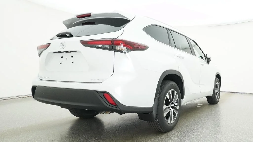 New 2026 Wind Chill Pearl Toyota XLE image 23
