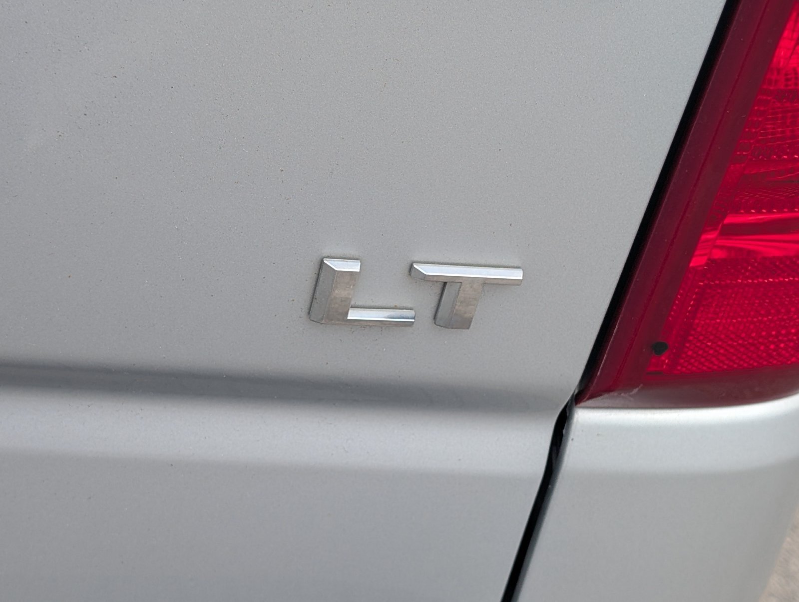 Used 2021 SILVER ICE METALLIC Chevrolet LT image 5