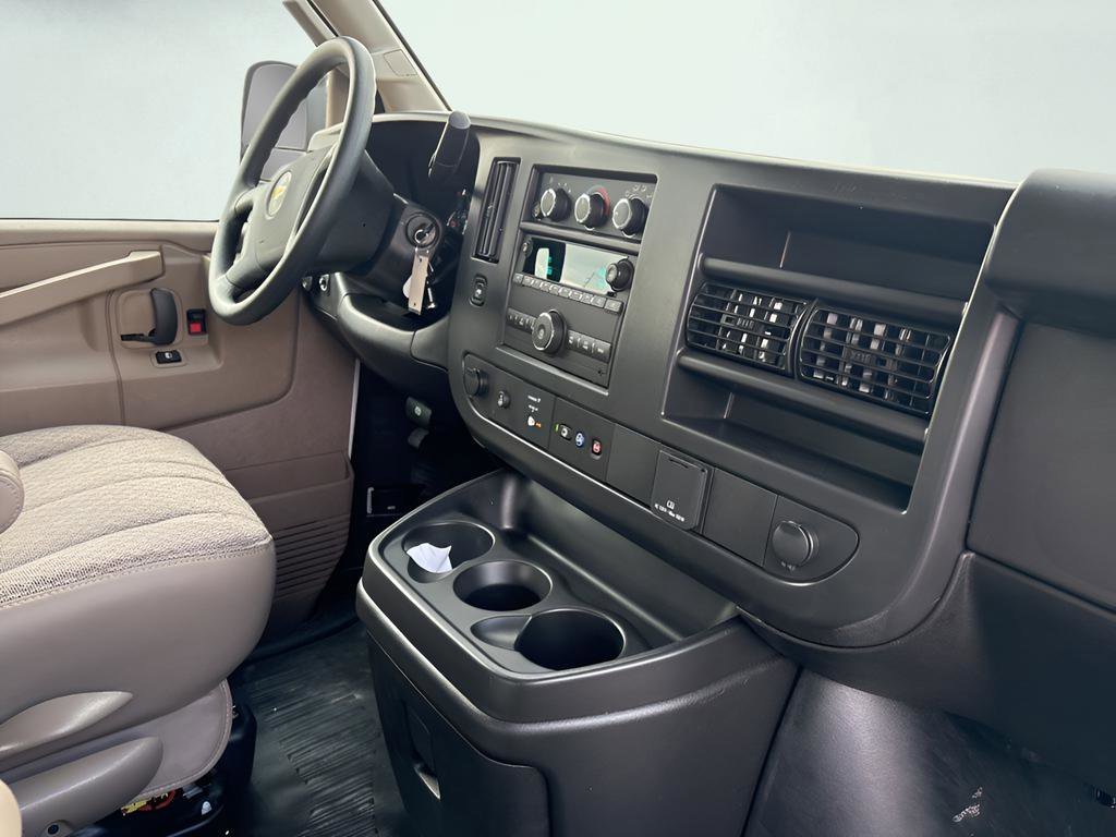 2025 Chevrolet Express Cargo Work Van - Photo 17