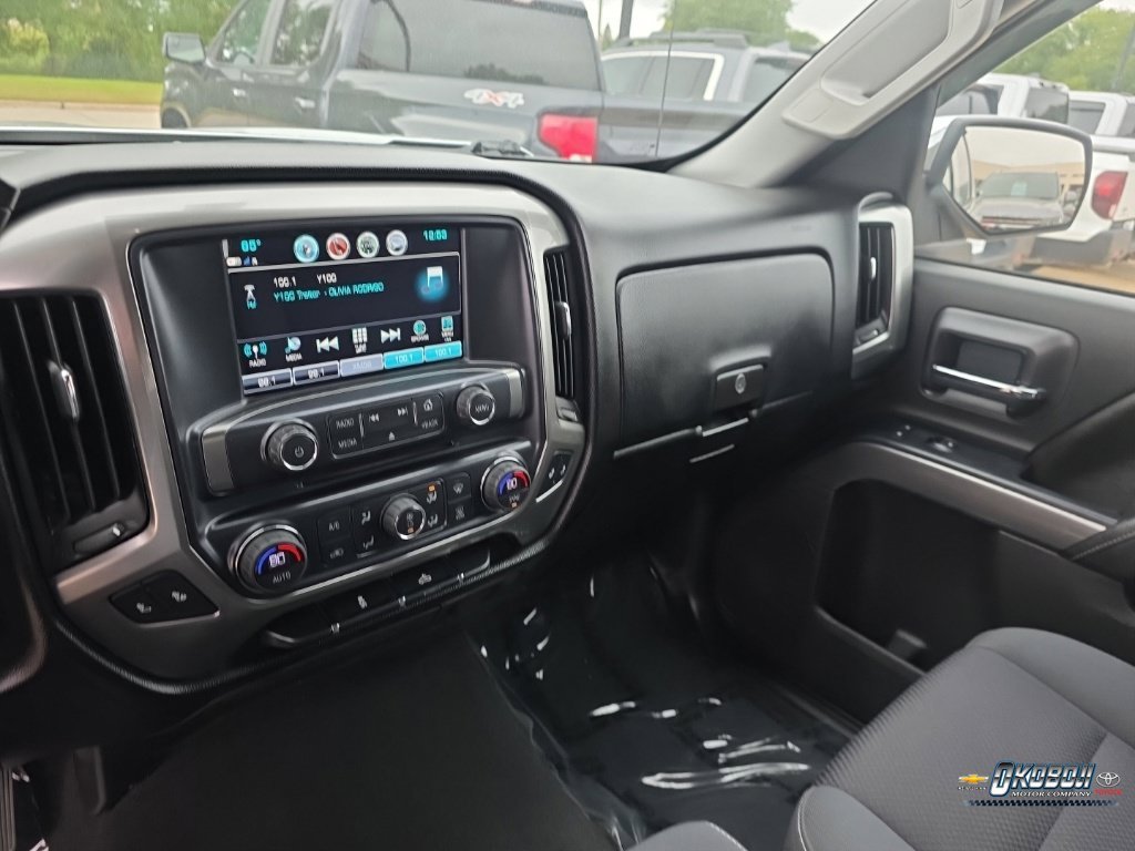Used 2018 Silver Chevrolet LT image 19