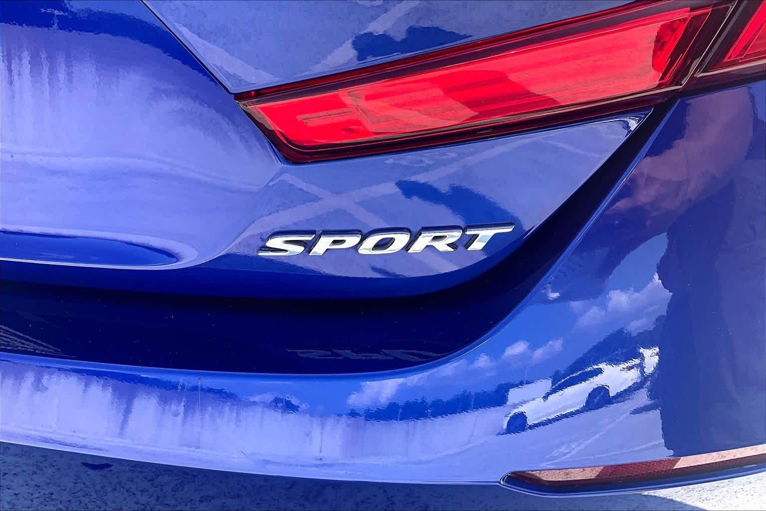 Used 2022 Still Night Pearl Honda Sport image 10