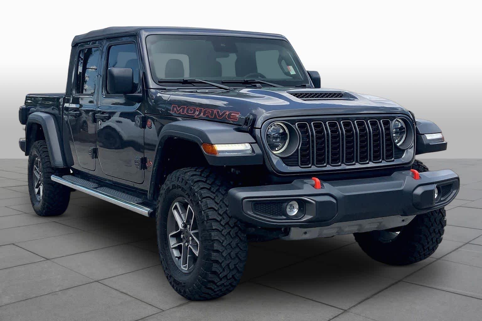 Used 2025 Granite Crystal Metallic Clearcoat Jeep Mojave image 3
