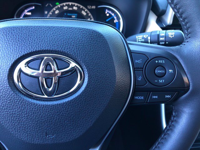 Used 2024 Pearl Toyota XLE Premium image 28