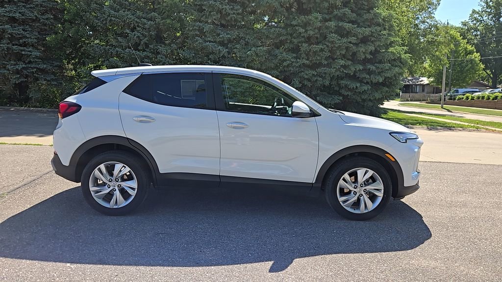 Used 2024 Summit White Buick Preferred image 39