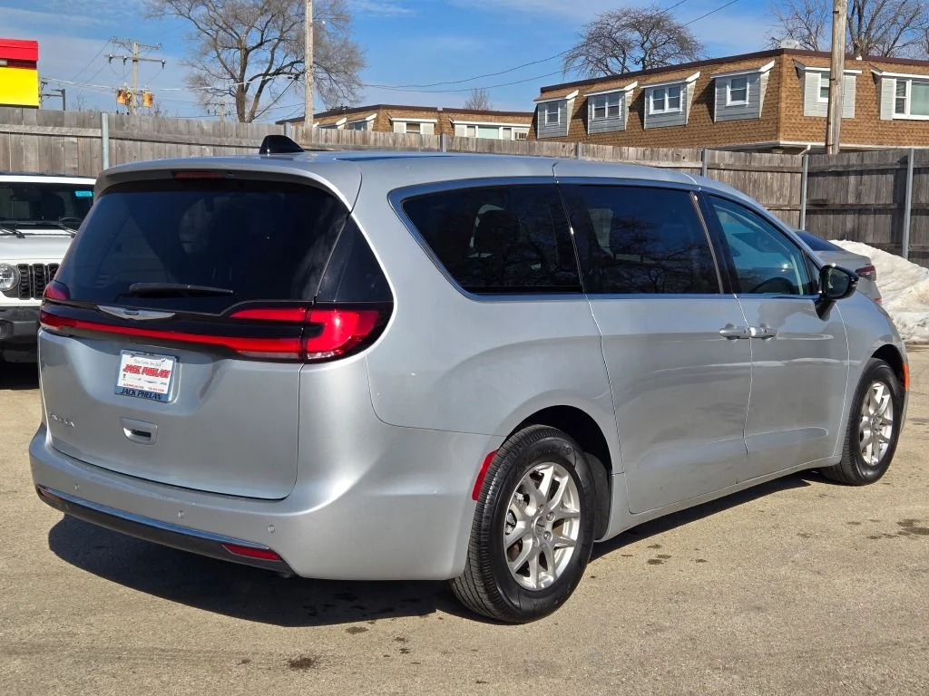 Used 2024 Silver Chrysler Touring L image 9