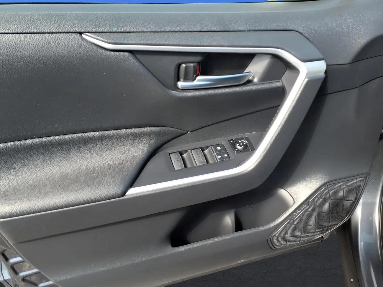 Used 2023 Magnetic Gray Metallic Toyota Hybrid XLE image 15