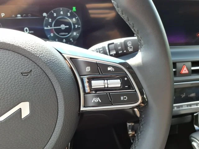 Used 2024 White Kia S image 20