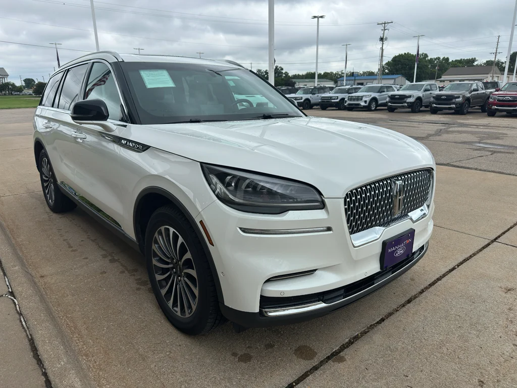 Used 2023 Pristine White Metallic Tri-Coat Lincoln Reserve image 7